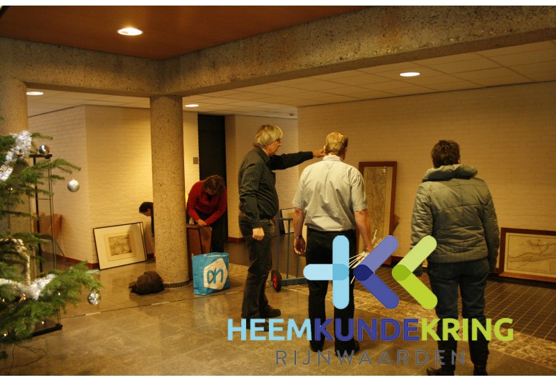 Opbouw tentoon stelling gemeentehuis 23-12-2009 Coll. P.Snip F000003